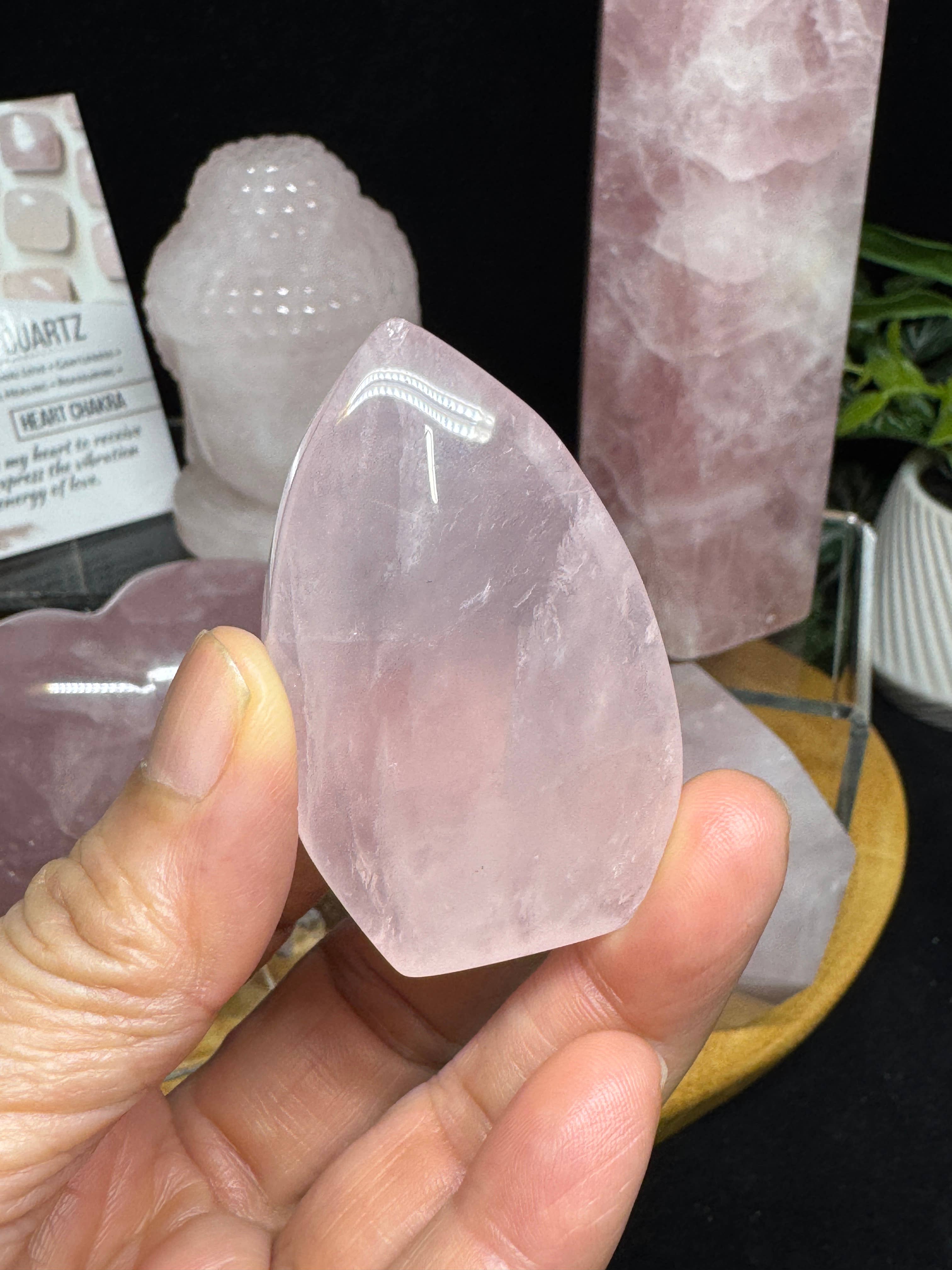 The 7 Directions - Venta al por mayor Piedras/cristales espirituales - Paquete de 5 piezas de torre de cuarzo rosa con corazón de Buda 23F5