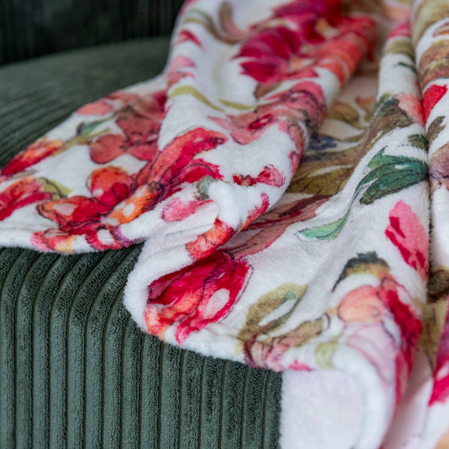 Alla Dickson Art – Großhandel Überwurfdecke – Rote Blumen-Decke Florale Plüschdecke Valentinstag9