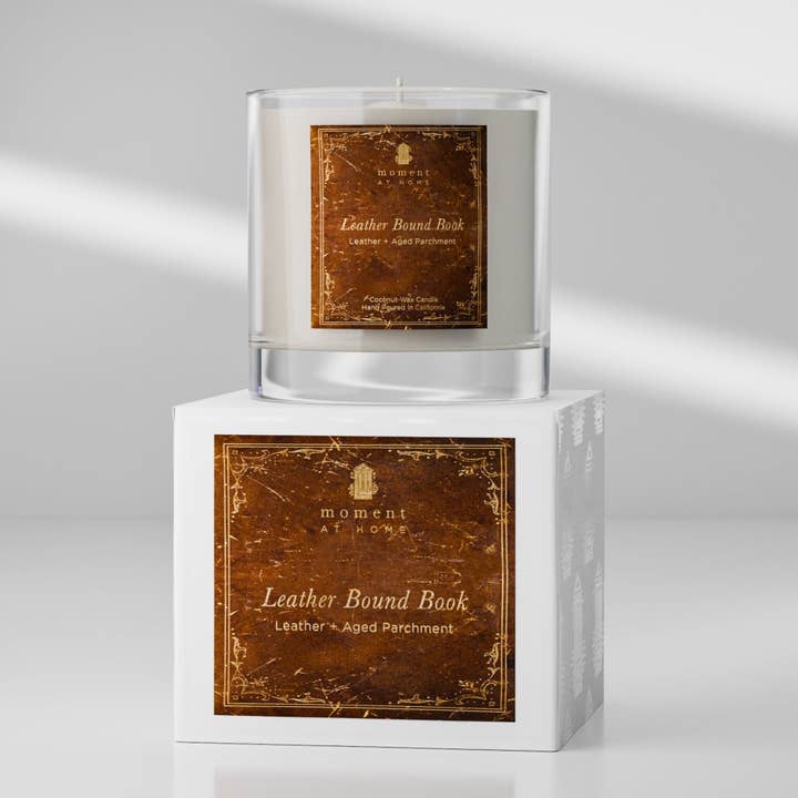 Livre relié en cuir pour la vente par Moment At Home