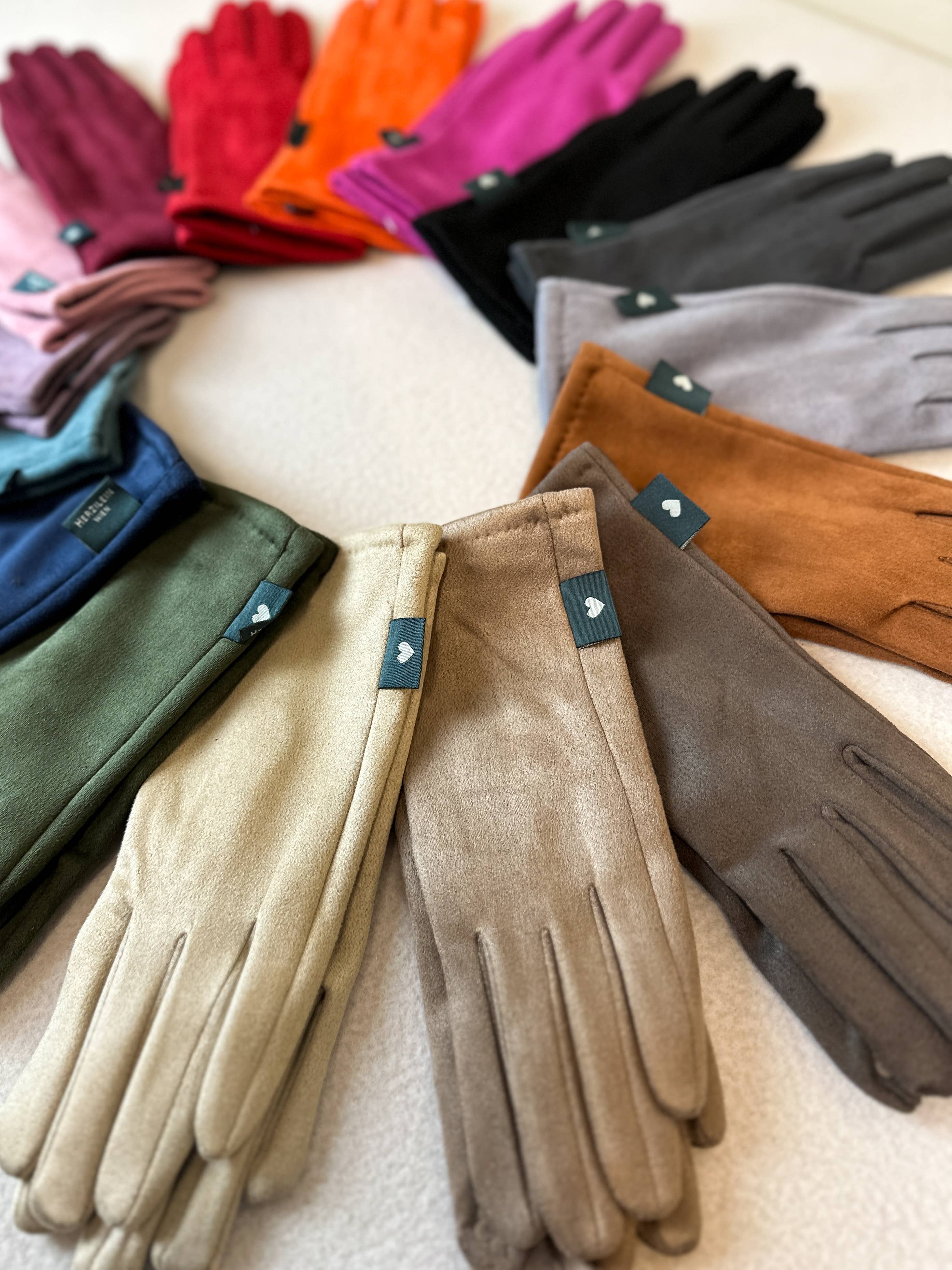 Herzilein-Wien GmbH - Wholesale Gloves - Women's - Handschuhe Velours8