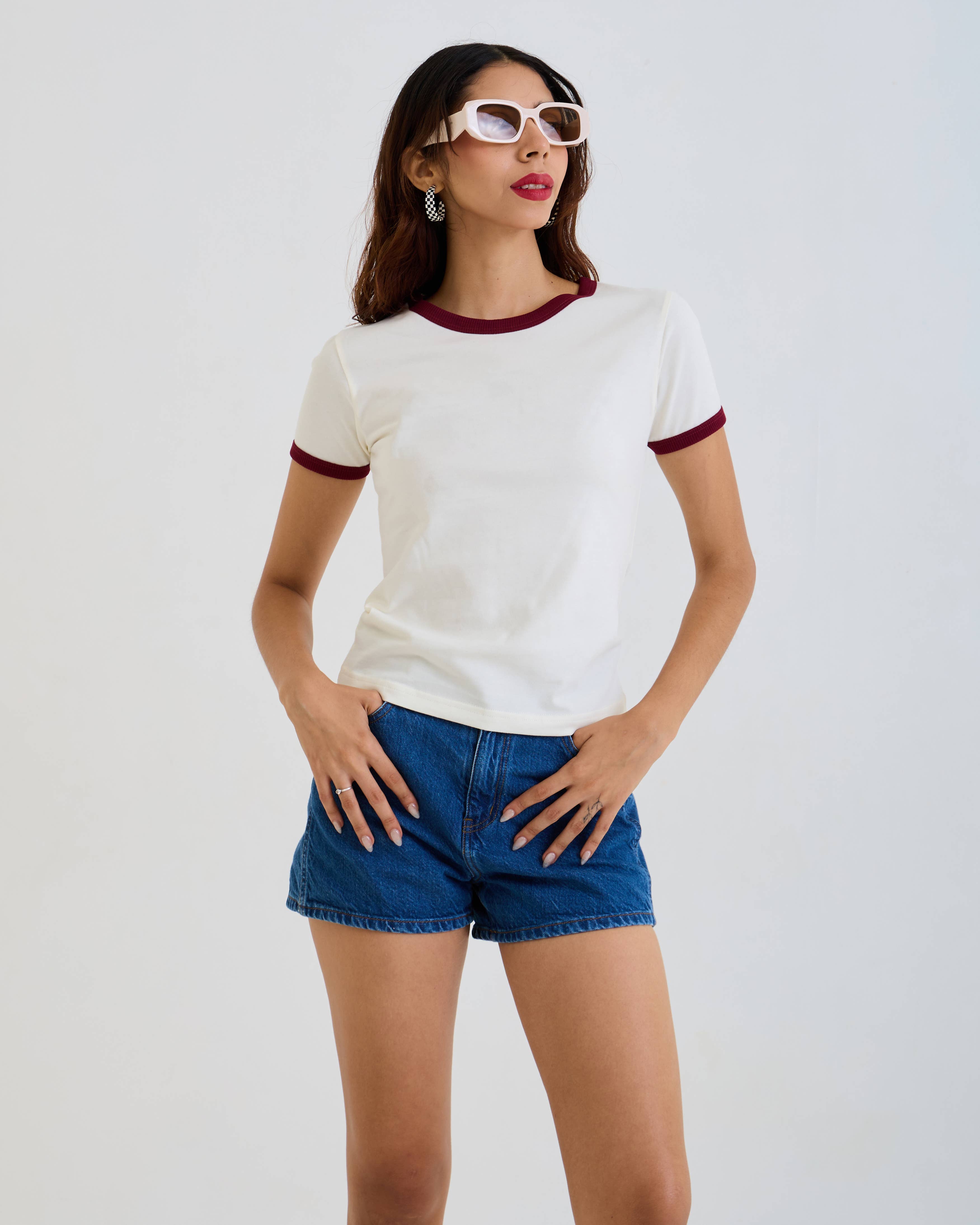 Artree - Venta al por mayor Camiseta - Mujer - Camiseta entallada para mujer Artree en marfil y burdeos estilo retro2