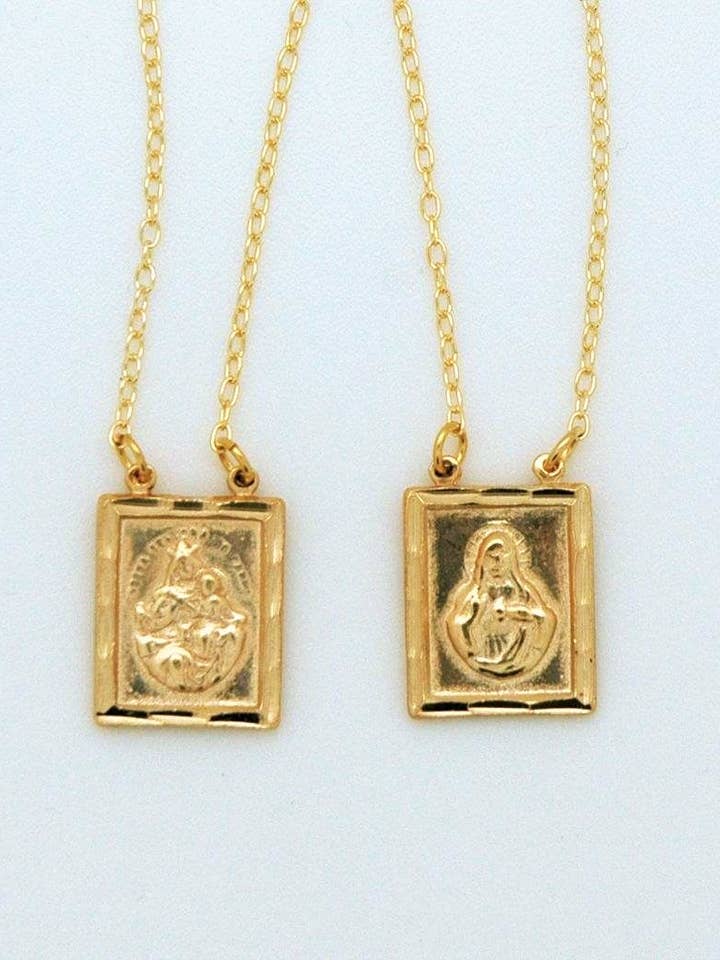 BF17 - Halskette mit Anhänger aus mattem Skapulier aus Gold für den Großhandel von Contreras Designs