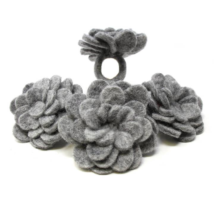 Global Crafts - Wholesale Servetring - Grijze Zinnias vilten servetringen - Set van 44