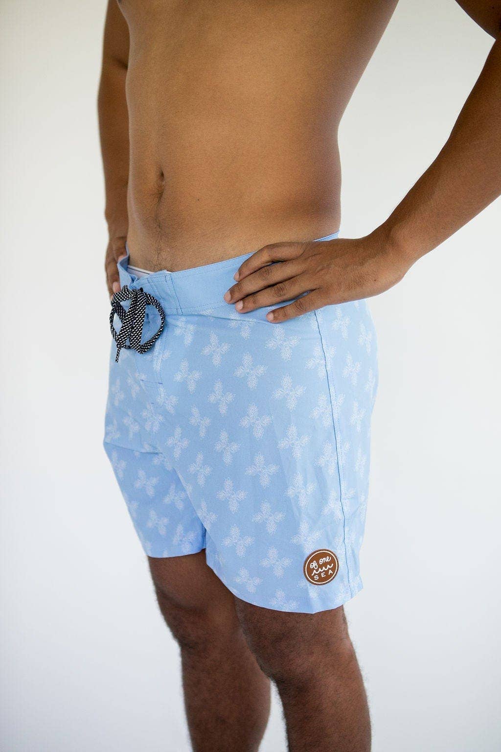 Hellblaues Brotfrucht-Bandana Townshort Boardshorts aus hellblauem Breadfruit Bandana für Herren für den Großhandel auf Faire3
