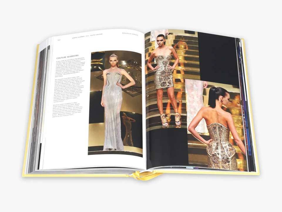 Kitchentrend products – Großhandel Buch zum Thema Kunst & Unterhaltung – Versace Catwalk: Die komplette Kollektion2