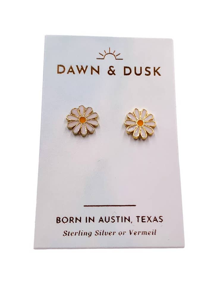 Margherite smaltate bianche per la vendita all'ingrosso da parte di Dawn + Dusk Jewelry