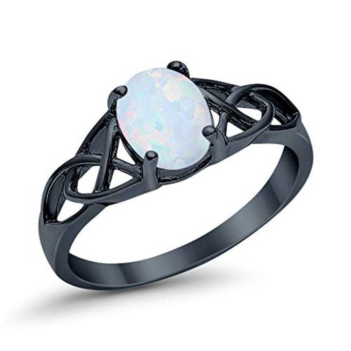 Svart ton, labbskapad vit opal Halo vintage stil vigselring svart ton, labbskapad vit opal för wholesale på Faire