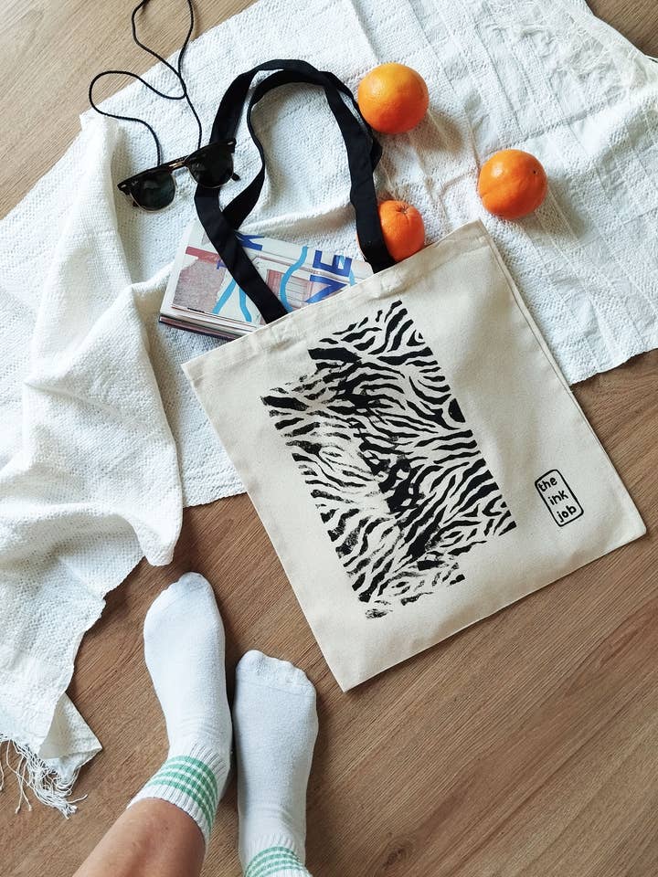 Stilfuld mulepose med zebraprint for engroshandel hos The Ink Job