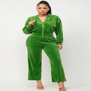 Womens Velvet Sports Outfits Set 2 Piece Tracksuits Cute Workout Sweatsuits  Velour Hoodie Crop Top Pants Matching Suit : : Clothing, Shoes &  Accessories