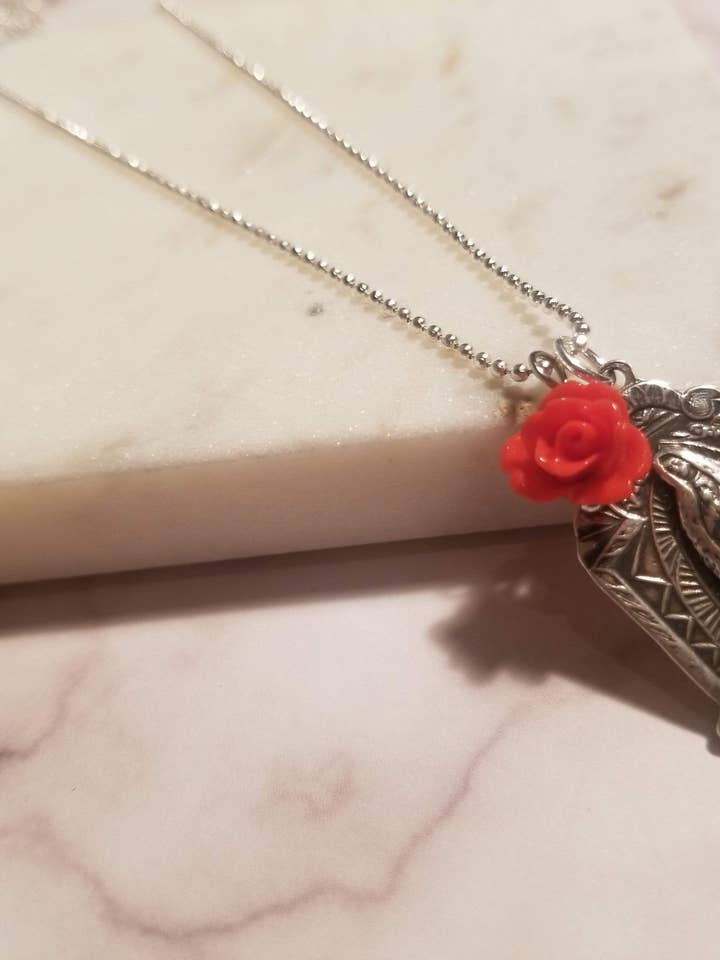 Collier Nicho Virgen de Guadalupe pour la vente par ilaments