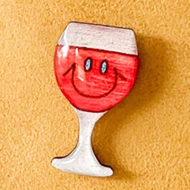 Kawaii Rødvin Pin - Sjovt Træ Broche for engroshandel hos PinTonik