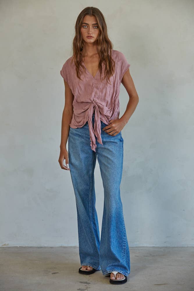 By Together - Vente Chemisier – femme - L6953 | Haut sans manches à col en V en polyester tissé avec nœud à l'avant1