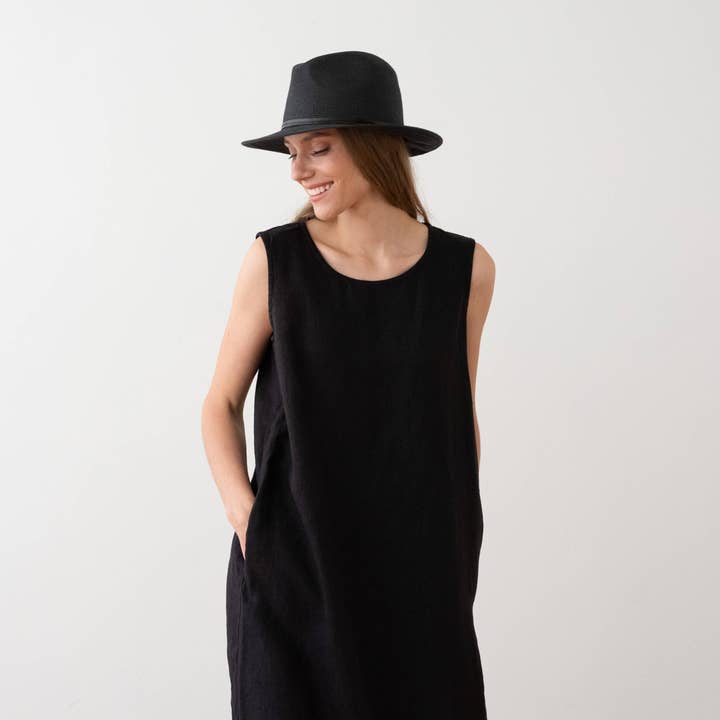 Elegant svart ärmlös linnéklänning Julia för wholesale av LinenMe