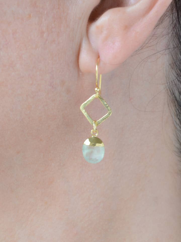 Facettierter Prehnit-Tropfenohrring für den Großhandel von AJS Design Studio