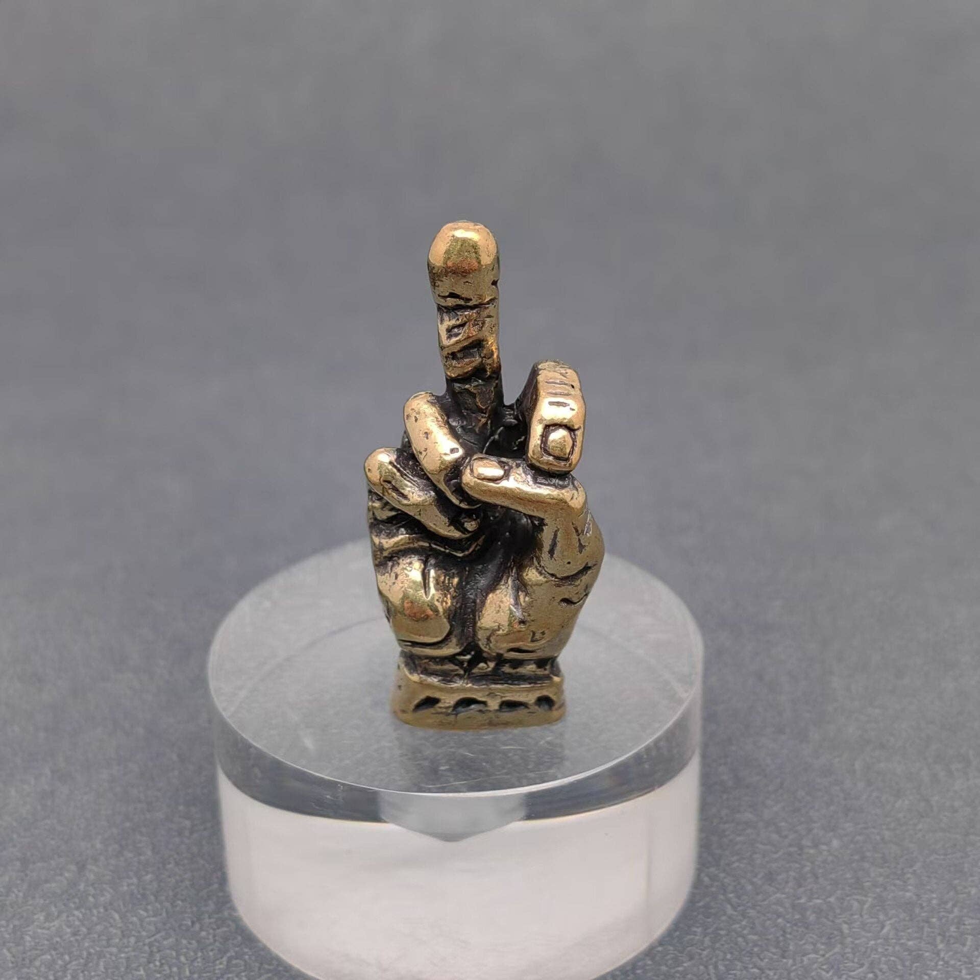 Mio Queena - Wholesale Decorative Tabletop Object - Brass Middle Finger Desktop Ornaments Decoration0