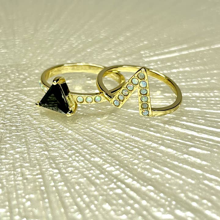 Benny Loves Stella – Großhandel Mehrsteinige Ringe – Trinity Mountain Ring mit Opal & Onyx