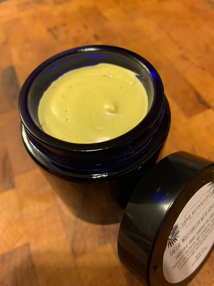 Hydratant visage avec écran solaire pour la vente par Taro Botanicals