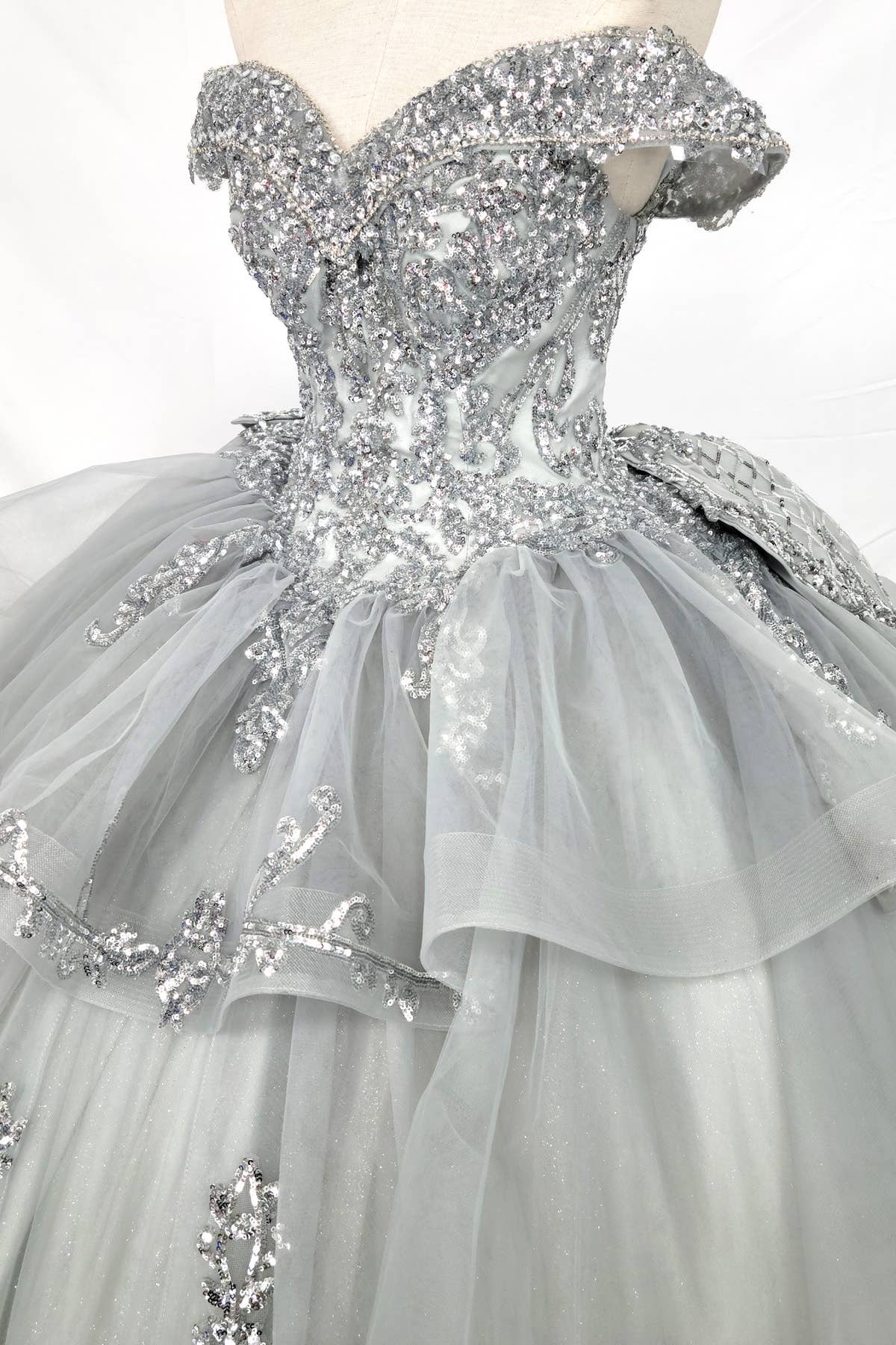 Chicas - Wholesale Dress - Women's - Multilayered Quince Dress With Bow and Sequins CHF306314