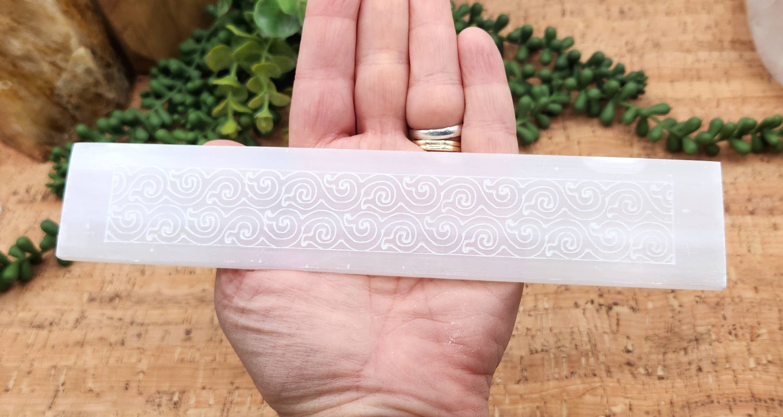 Meraki Gemstones - Vente Plaques de charge pour cristal - Barre/plateau de chargement en sélénite gravé avec motifs tourbillonnants - Environ 20 cm6