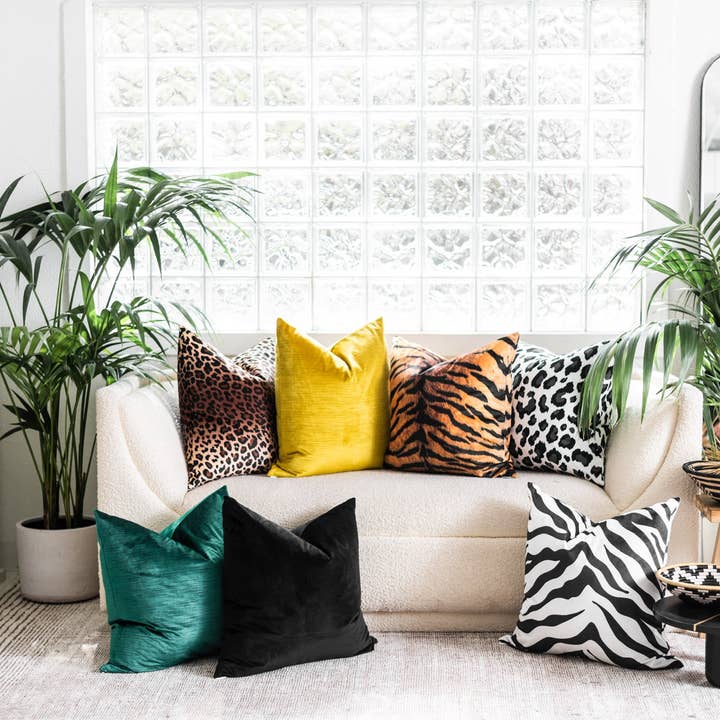 Visually Rich Home - Wholesale Throw/decorative pillow - Leopard Velvet Pillow3