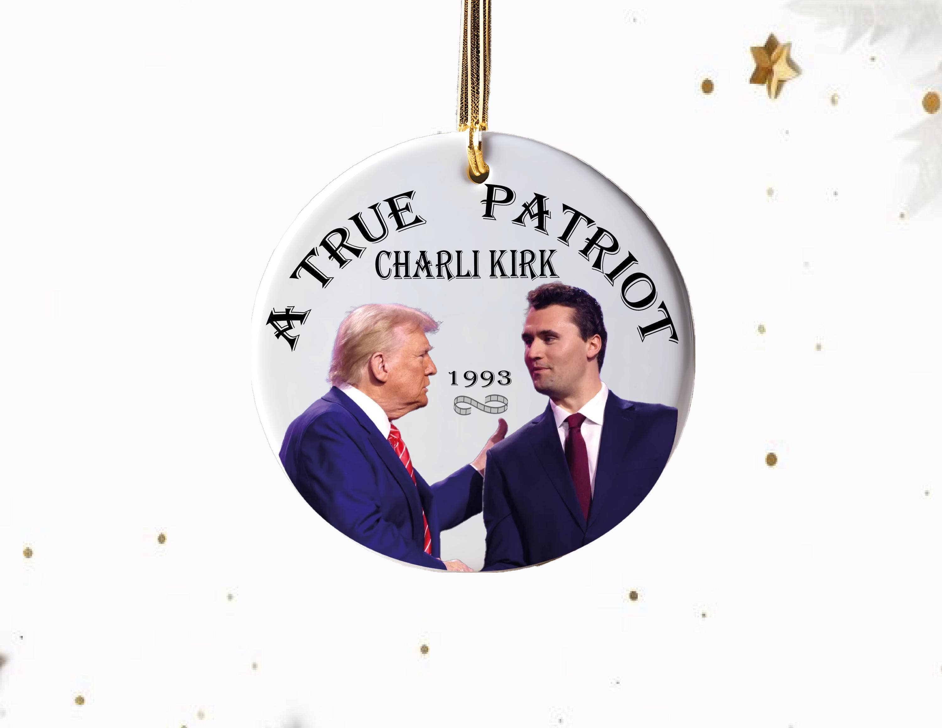 Embrova - Vente Objets de décoration - Ornement patriotique Charlie Kirk, ornement de Noël républicain1