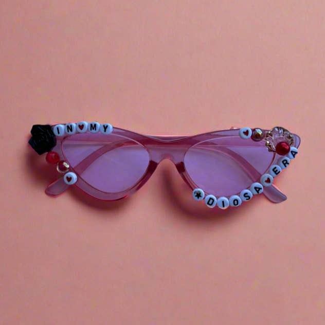 Lunettes de soleil pour adultes Clear Red In My Diosa Era pour la vente par Las Ofrendas