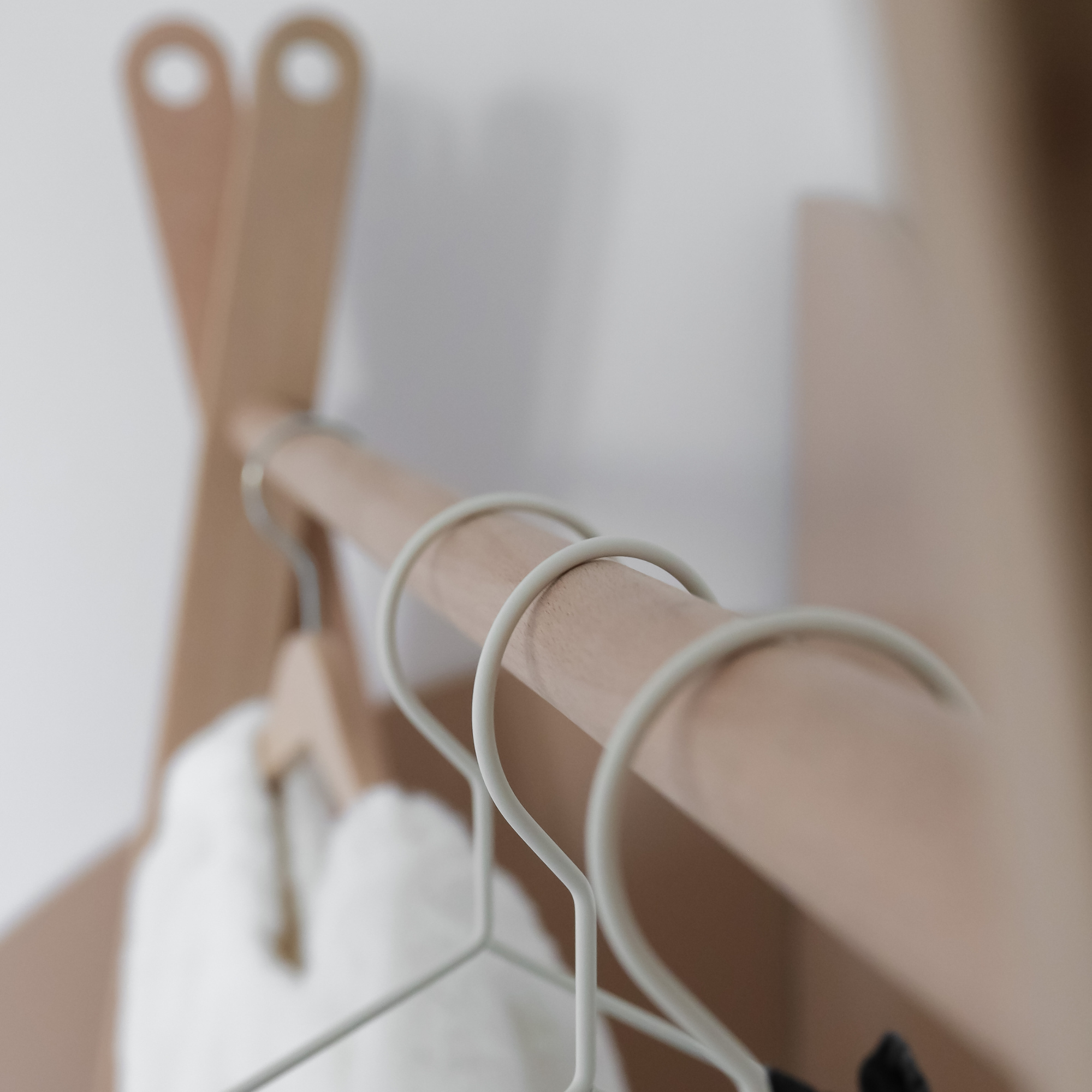 Curve Lab - Wholesale Clothes Hangers - Clothing Rail, Grow5