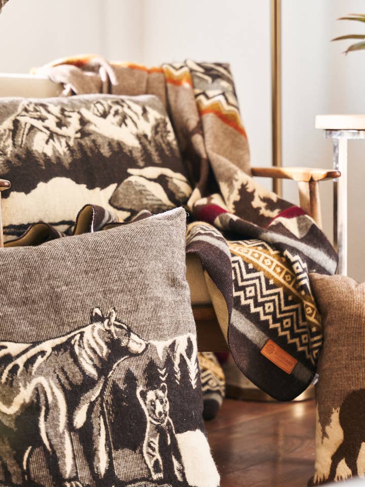 Woven Bear Hunting Pillow Case, Mountain Range Cabin Decor for wholesale by Ecuadane