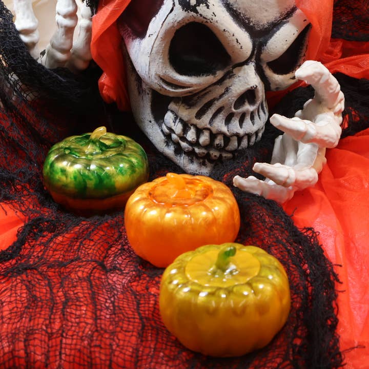 Boîte à bibelots citrouille d'Halloween en résine faite à la main verte pour la vente par KIZIMA