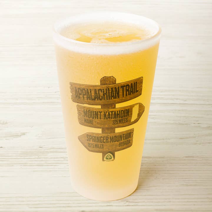 Park Service Apparel - Venta al por mayor Jarras de cerveza - Vaso de pinta esmerilado de 16 oz con señal de millaje de madera del Sendero de los Apalaches
