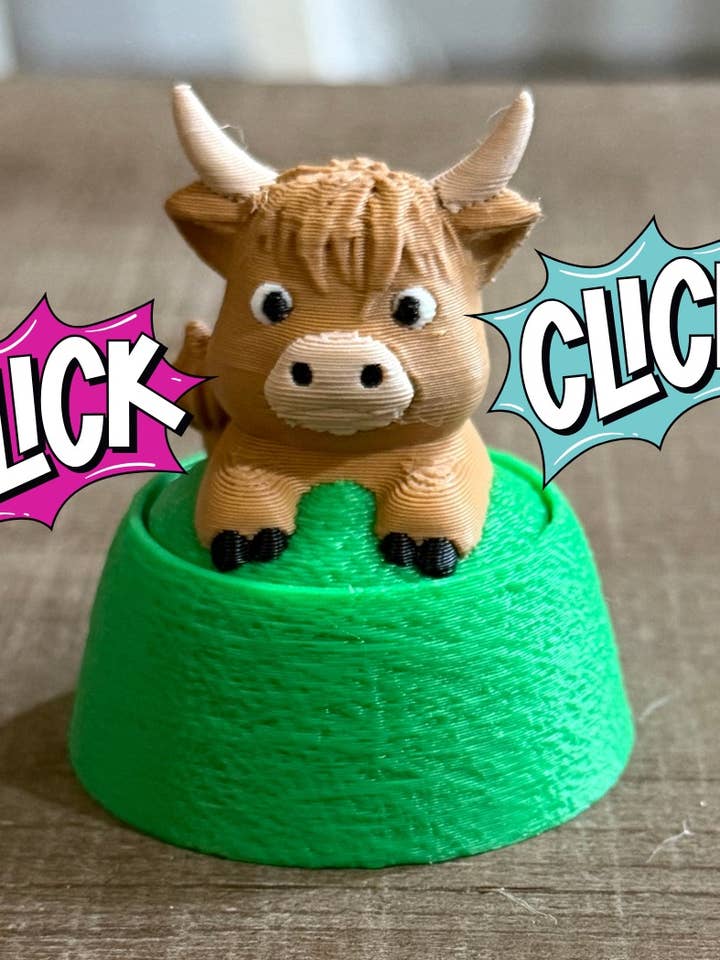 Jouet Anti-Stress Imprimé en 3D Vache Highland dans l'Herbe pour la vente par Upstate Design Decor