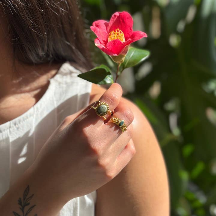 Ocean Ripples - Vente Bague de cocktail/de cérémonie - Bague réglable en turquoise africaine plaquée or 18 carats1