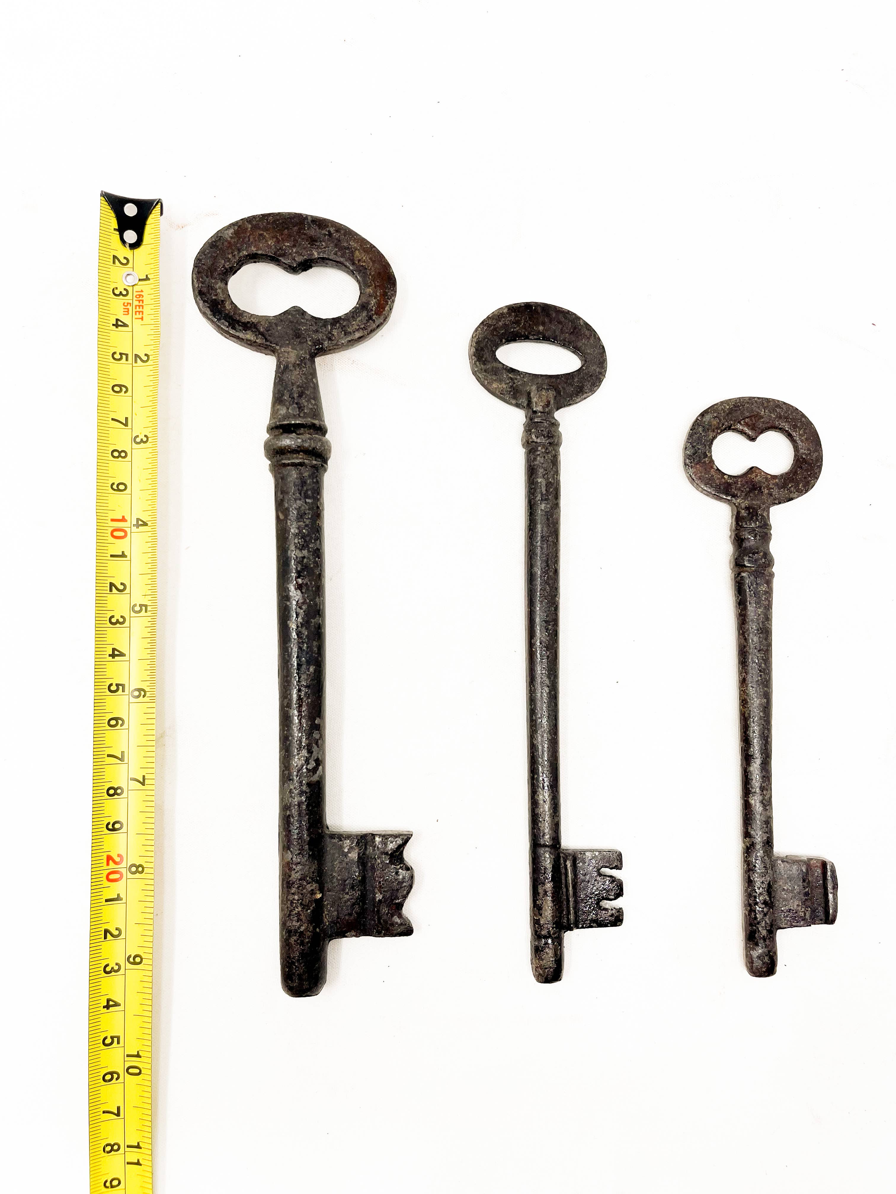 Asia West - Venta al por mayor Artículo decorativo de mesa -  Llaves Skelton de hierro fundido (juego de 3)3