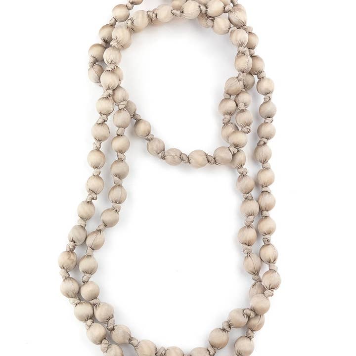 Collier en soie DOAN NODI 43 pour la vente par LOOM Fair Trade