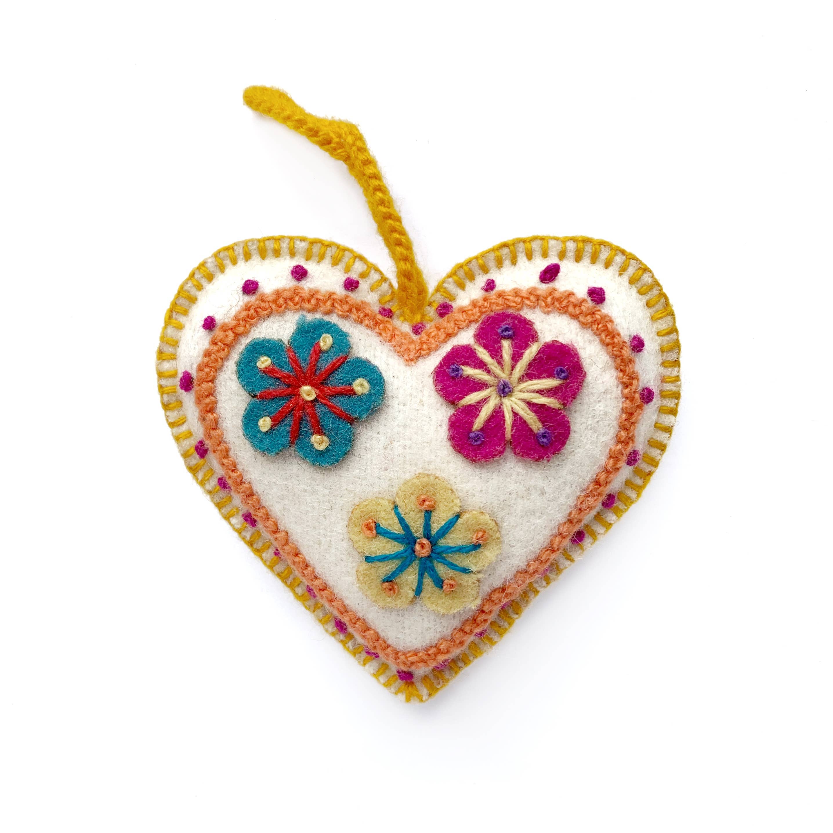 Ornaments 4 Orphans - Vente Lots de décorations - Lot de 12 décorations de Noël brodées en forme de cœurs blancs1