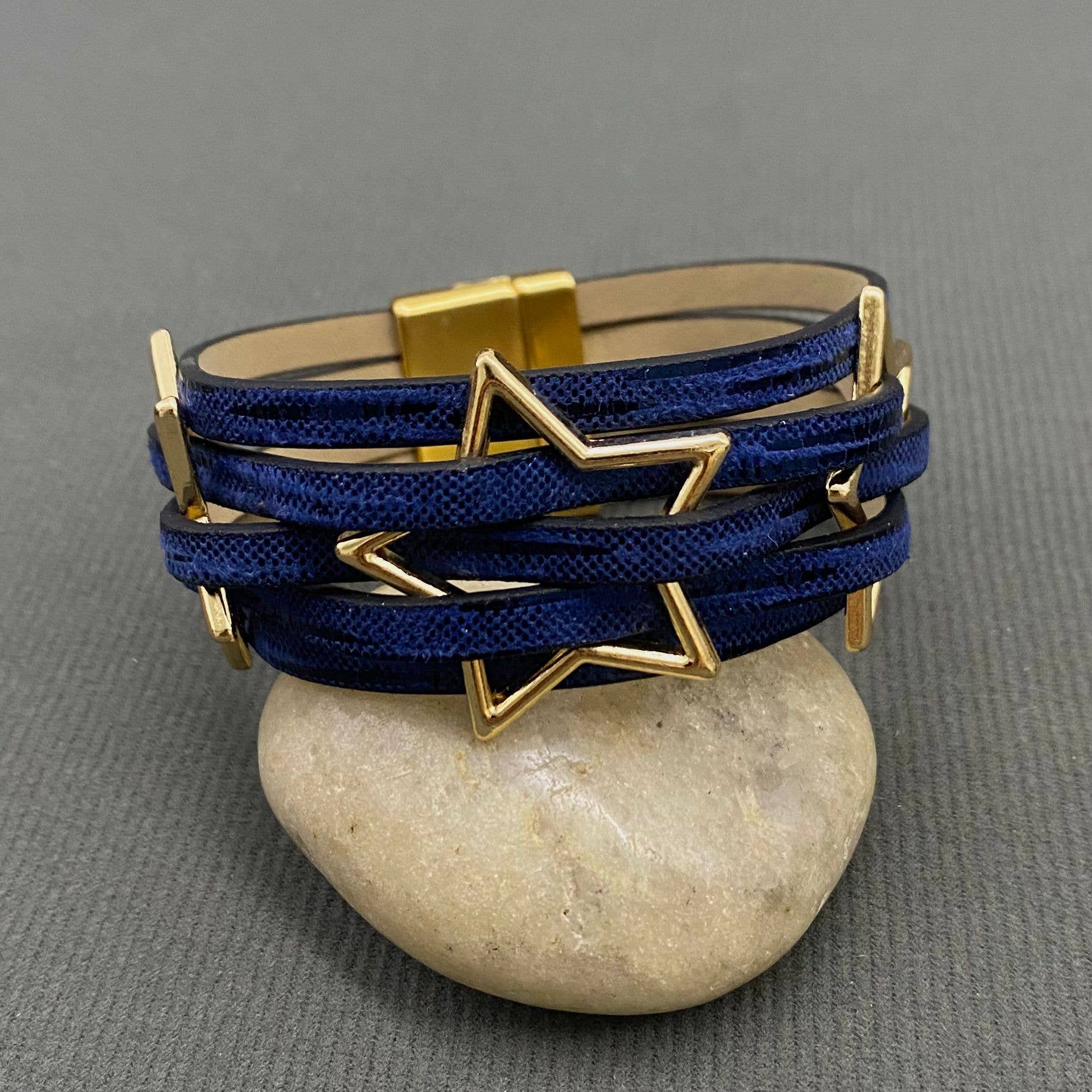 Mio Queena - Wholesale Bangle Bracelet - Triple Star Multi-Layer PU Leather Magnetic Buckle Bracelet - LB2