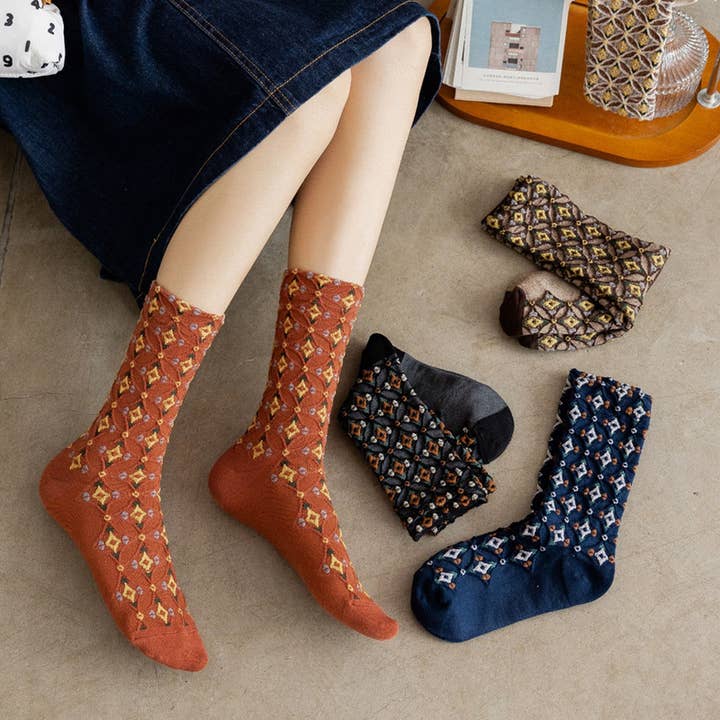 ACCITY - Wholesale Socks - Unisex - NEW DIAMOND-PATTERNED WHITE TRIM MID-TUBE SOCKS_CWMS0415