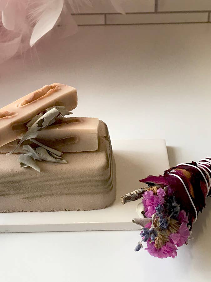 Purrlo Santo bath bomb for wholesale by Honeycat Cosmetics