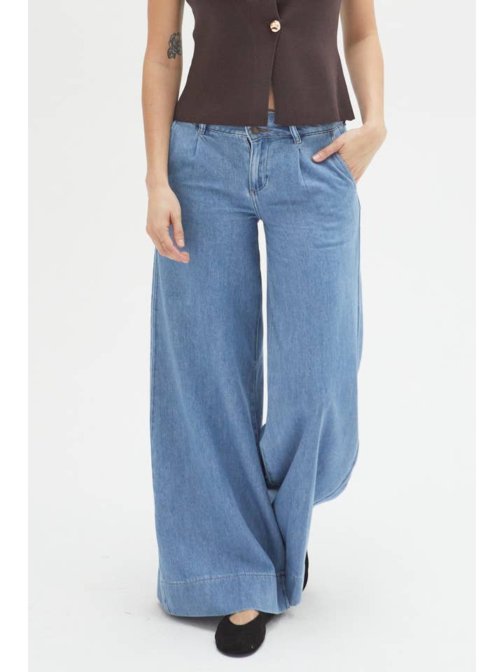 Danbury Low Rise Pleated Trouser Jean, Medium Classic for wholesale on Faire
