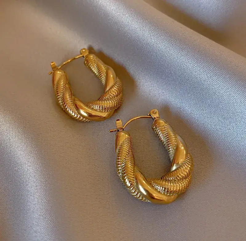 Magnifique Hearts - Wholesale Hoop Earrings - Twisted Hoop Earrings for Women, 18K Gold Plated3