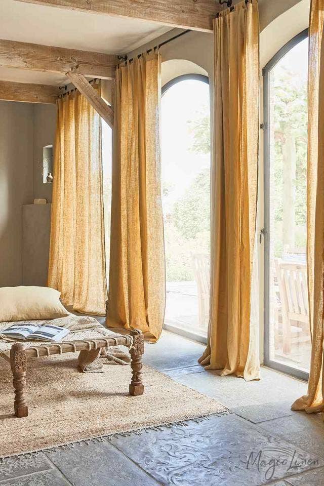 Panel de cortina con pestaña superior de lino en color beige arena