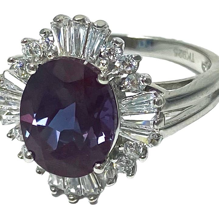 R7509S 8x10mm Oval Lab-tillverkad Alexandrit Sterling Silver Ring för wholesale av Twan Kee Jewelry