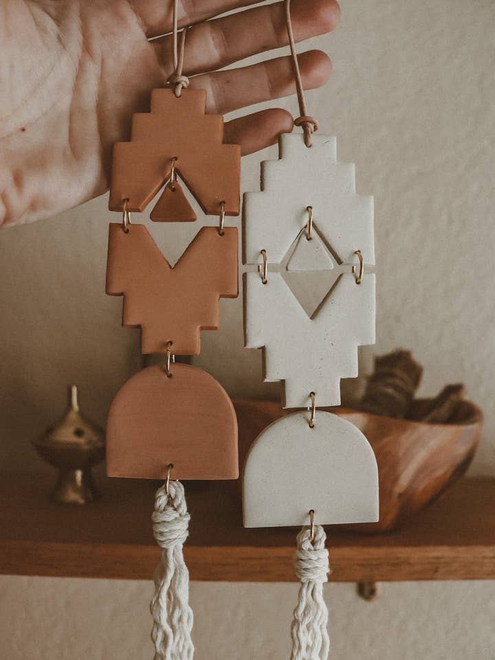 Appendiabiti da parete in terracotta e pietra in stile sudoccidentale per la vendita all'ingrosso da parte di Rooted Reverie