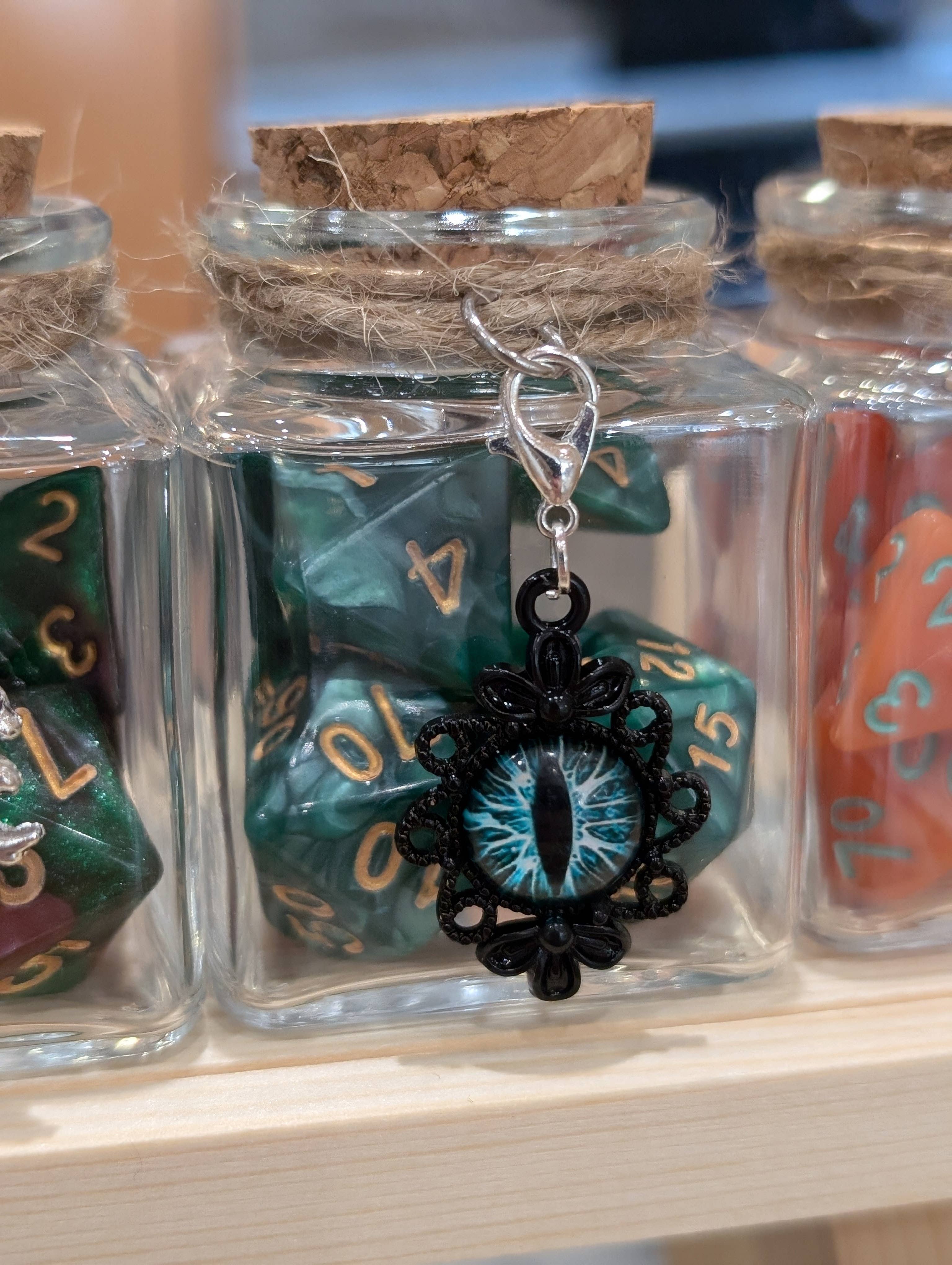 Con-Quest Crafts - Venta al por mayor Dado - Tarros de dados de hechizo con 7 dados D20 para TRPG26