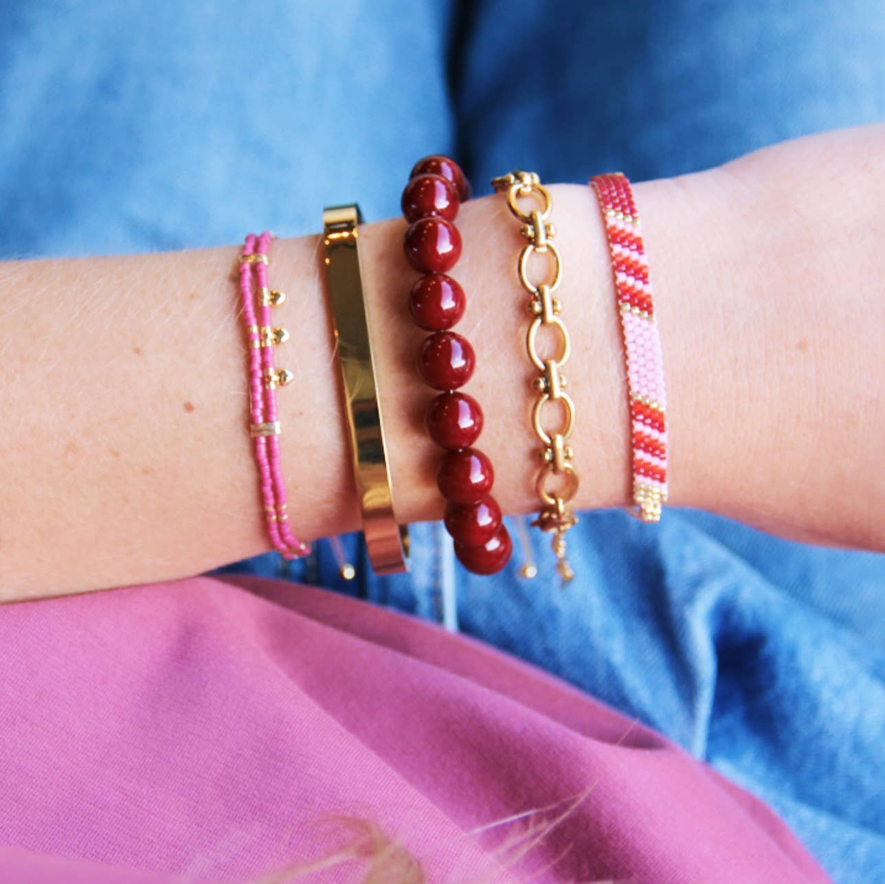 Bazou – wholesale Pärlarmband – Dubbel miyuki-armband med 3 mini-hjärtan - mörkbrun1