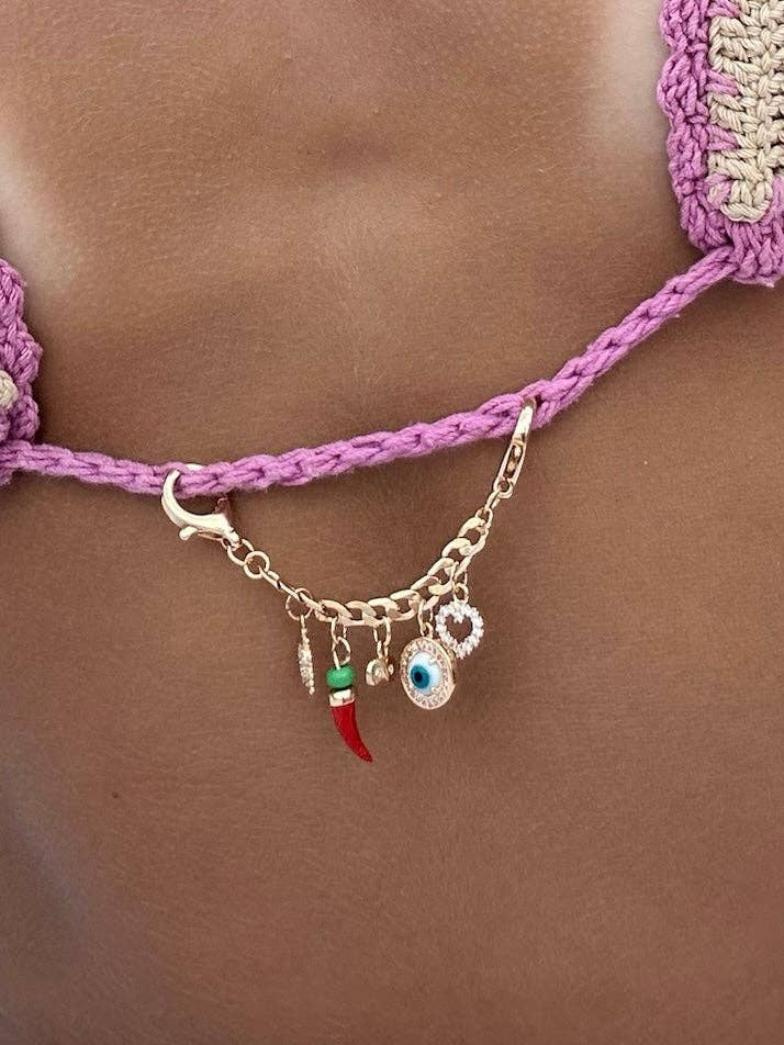 18k LUCKY CHILI KINI CHARM for engroshandel hos Kasa Karly