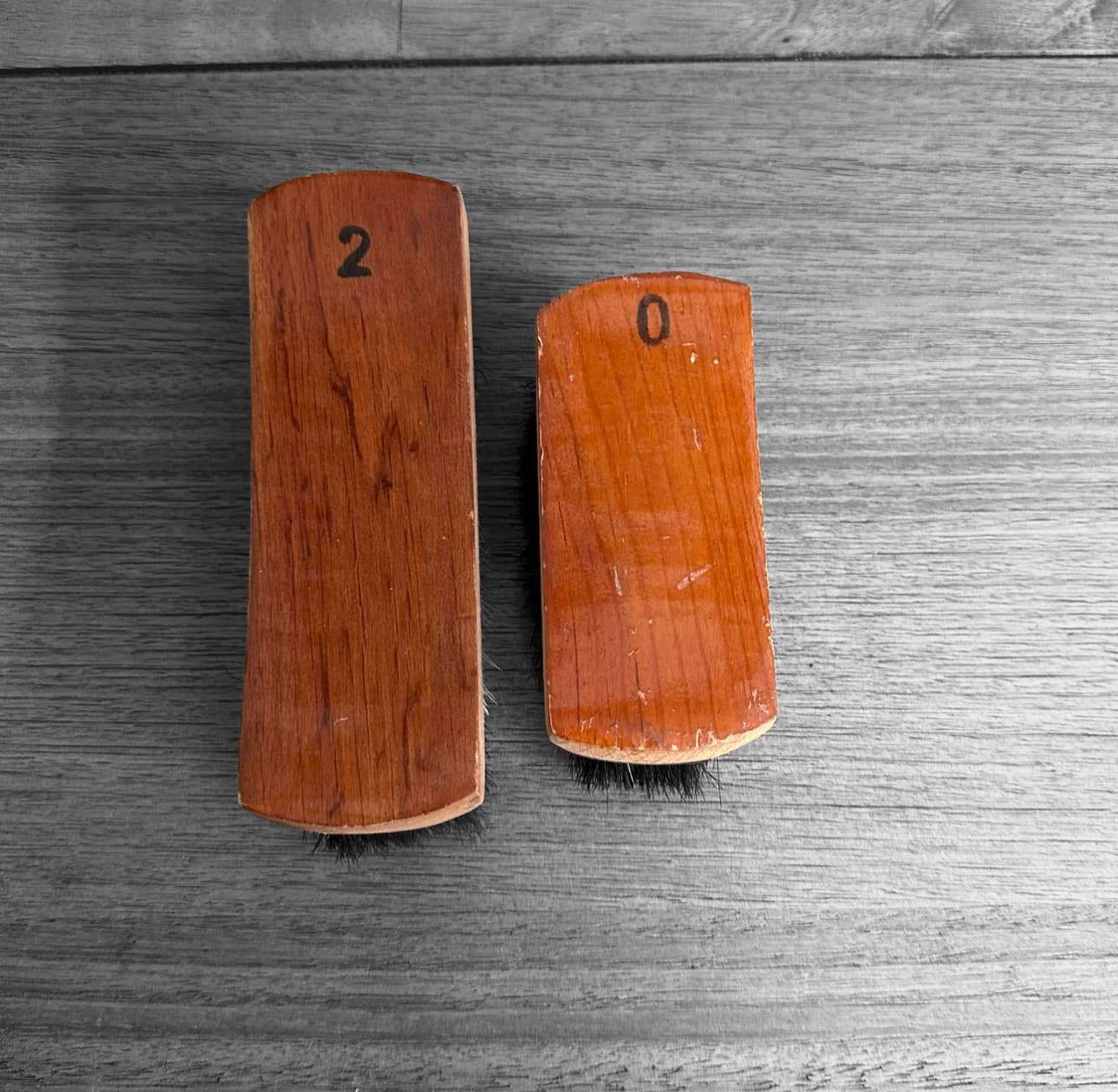 Nati Natash - Vente Accessoire pour chapeau – femme - Brosse en crin de cheval pour chapeau en suède végan, fabriquée au Mexique