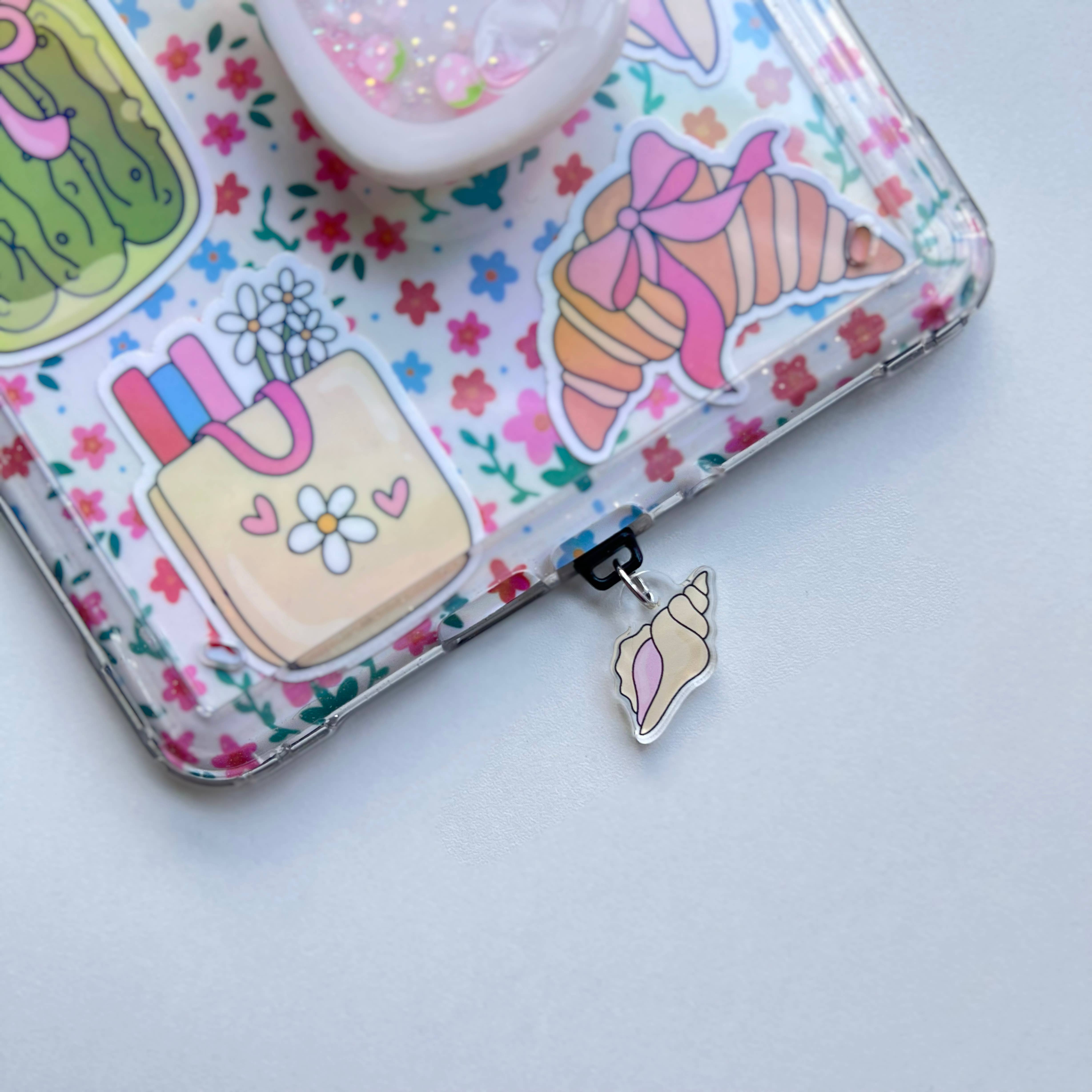 Amberlin Studio - Wholesale Phone Grip - Seashell Acrylic Kindle Charm | Summer E-Reader Accessory0