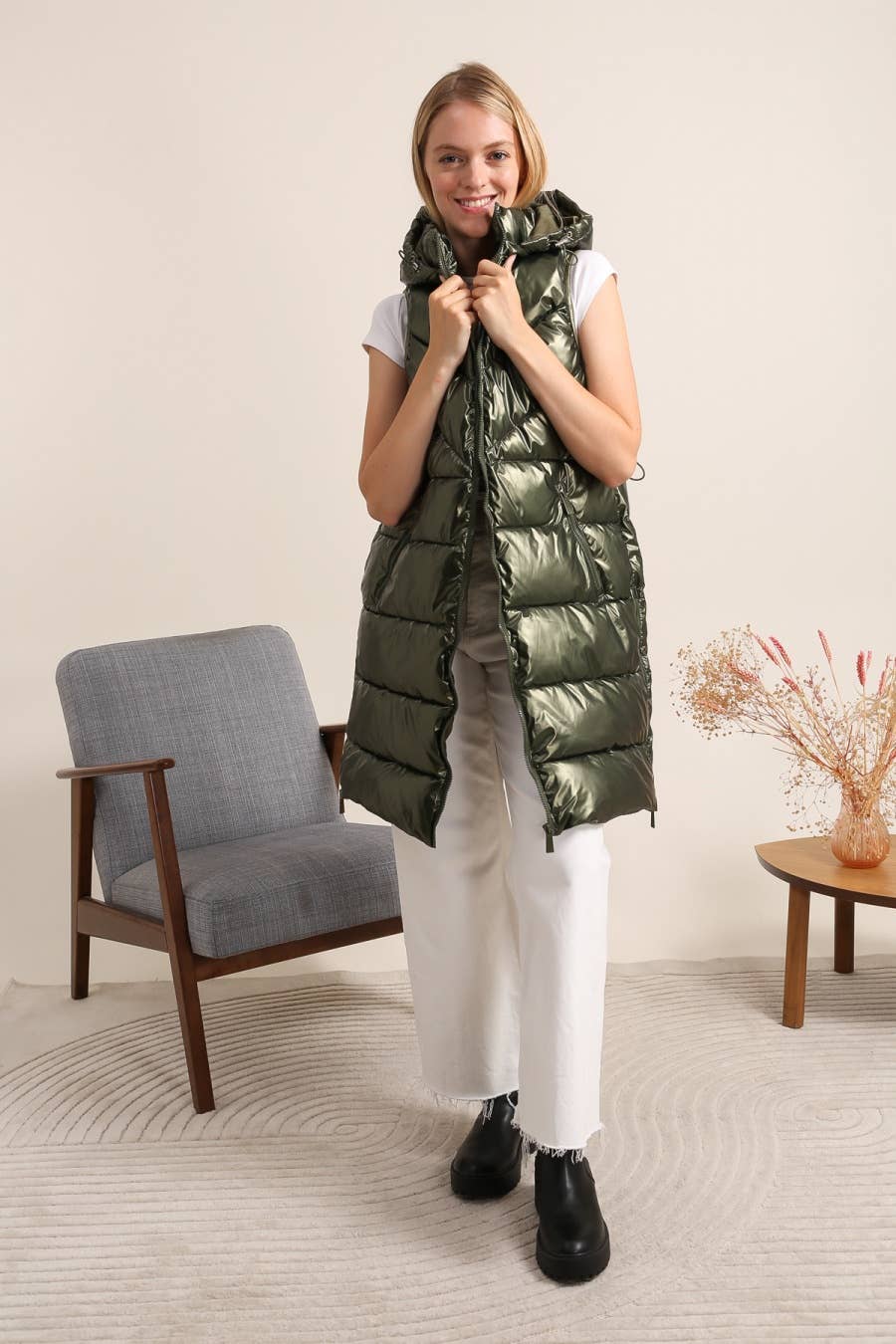 Attrait Paris - Wholesale Puffer Jacket - Women's - Metallic quilted long sleeveless oversized puffer jacket7