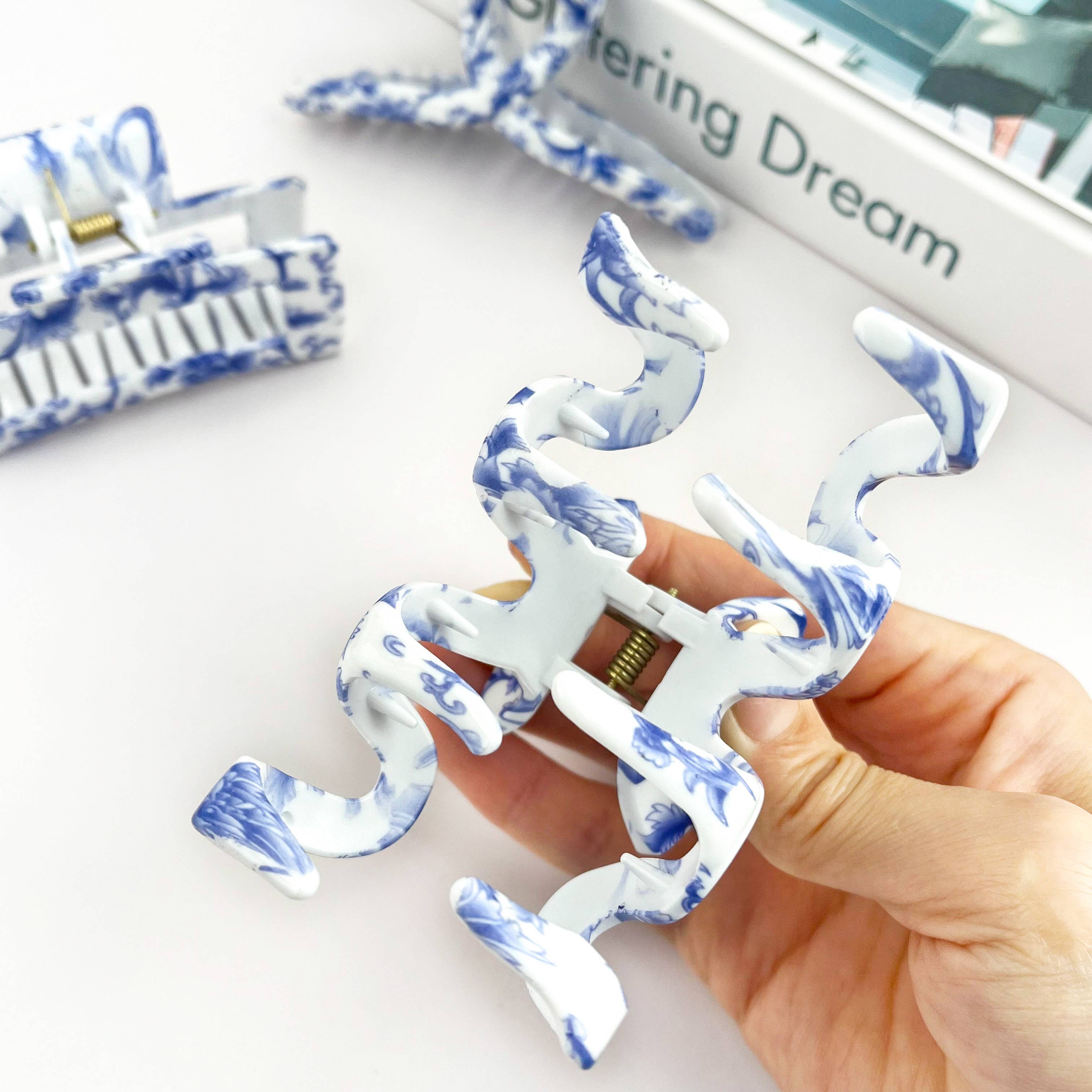 SoapElenGlen - Wholesale Hair Clip - Women's - Blue and White Porcelain Textured Claw Clip5